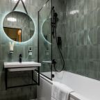 Полулюкс (Семейный кофморт), Отель Isola