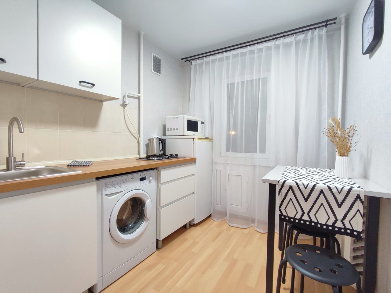 Апартаменты (Атмосфера), Апартаменты Атмосфера на Клары Цеткин