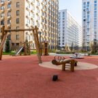 На детской площадке в закрытом дворе (без машин), Апартаменты Уютные в центре Санкт-Петербурга