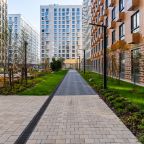 На детской площадке в закрытом дворе (без машин), Апартаменты Уютные в центре Санкт-Петербурга