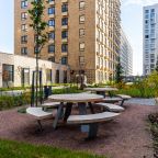 На детской площадке в закрытом дворе (без машин), Апартаменты Уютные в центре Санкт-Петербурга