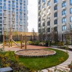 На детской площадке в закрытом дворе (без машин), Апартаменты Уютные в центре Санкт-Петербурга