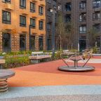 На детской площадке в закрытом дворе (без машин), Апартаменты Уютные в центре Санкт-Петербурга