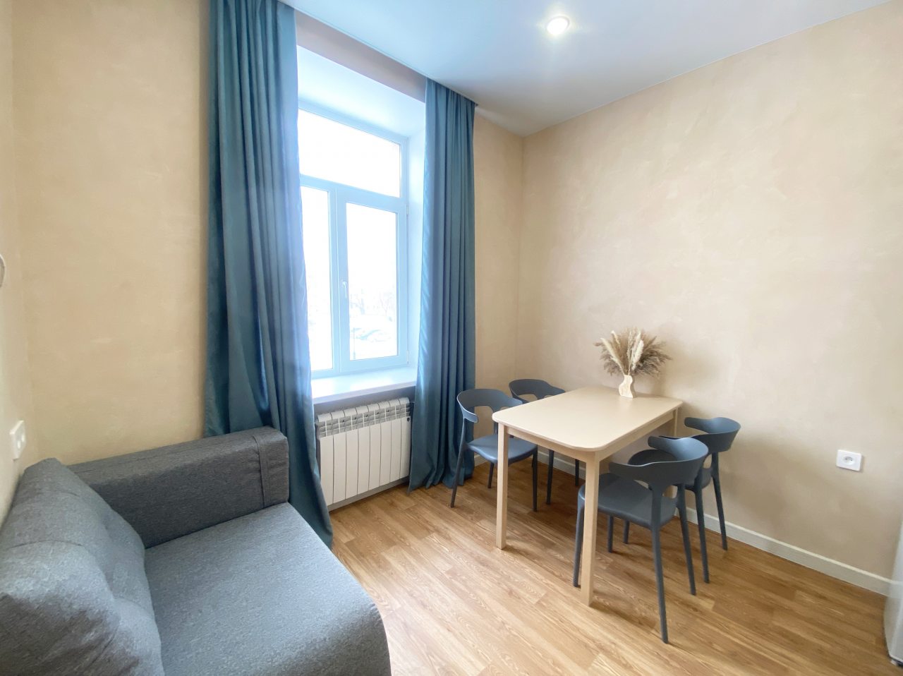 Люкс (Две комнаты), Апартаменты Жёлтый Нарцисс