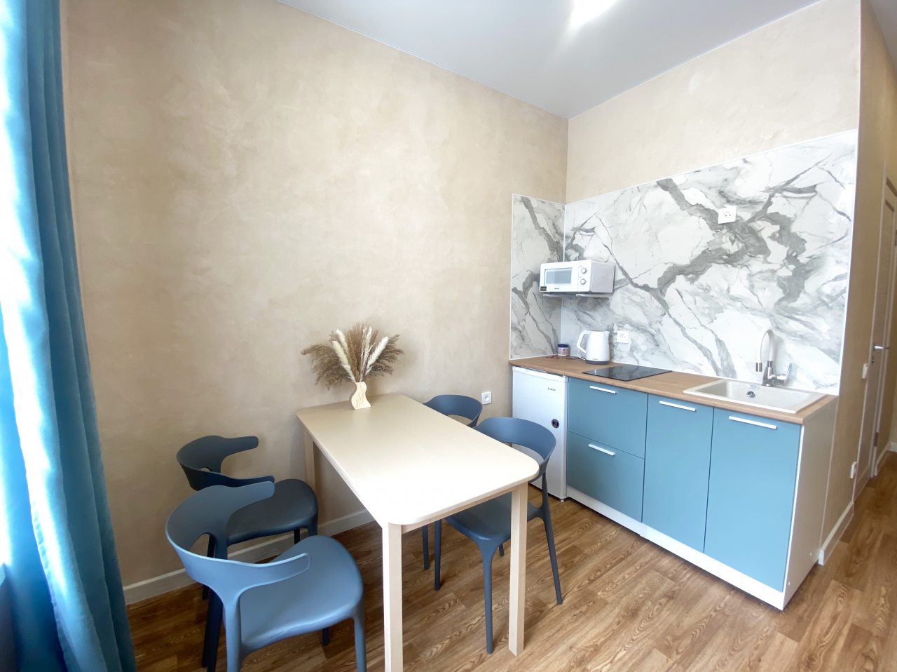 Люкс (Две комнаты), Апартаменты Жёлтый Нарцисс