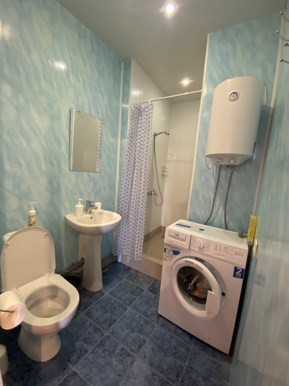 Шестиместный (Для больших компаний), Апартаменты Жёлтый Нарцисс