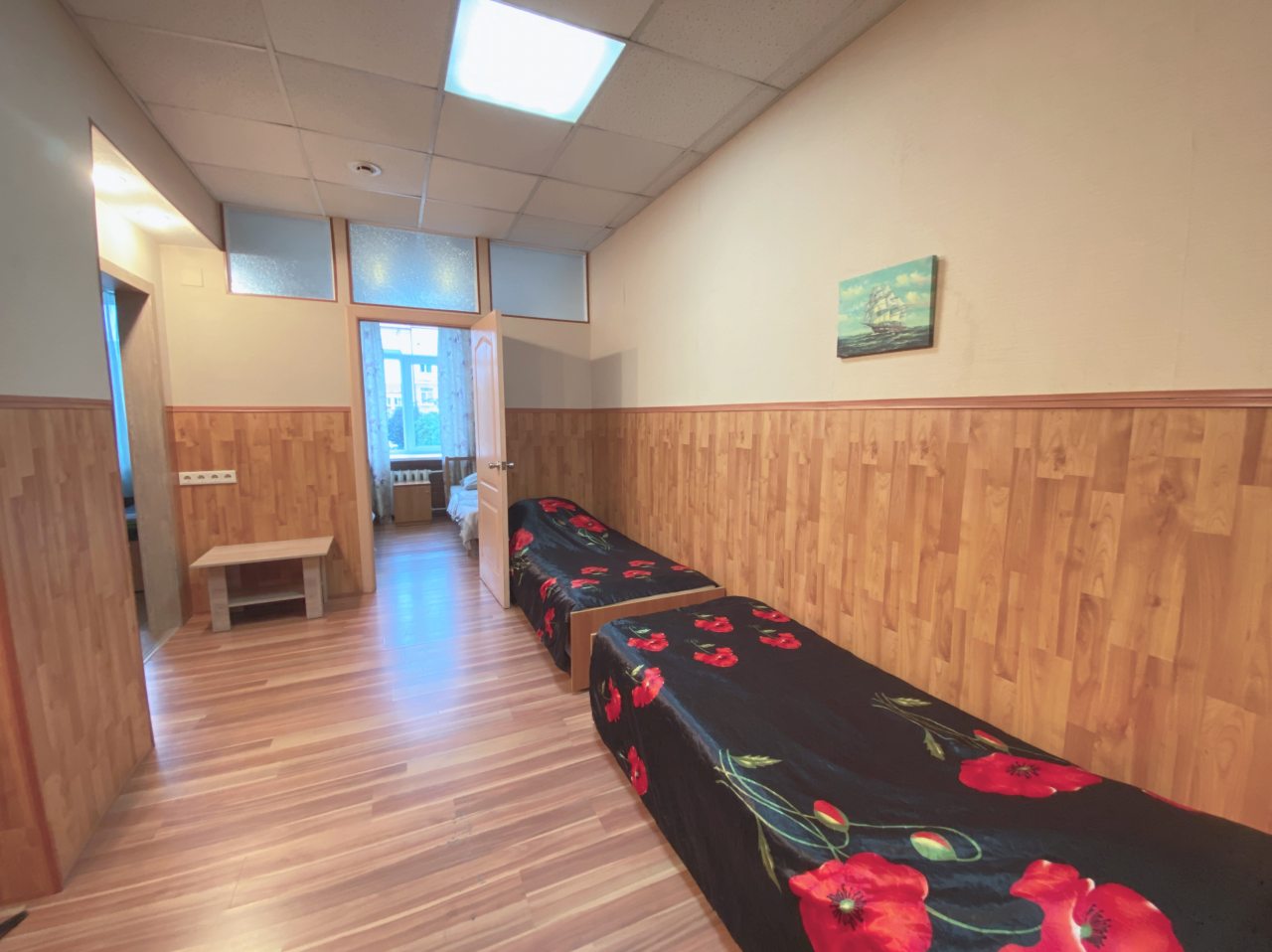 Шестиместный (Для больших компаний), Апартаменты Жёлтый Нарцисс