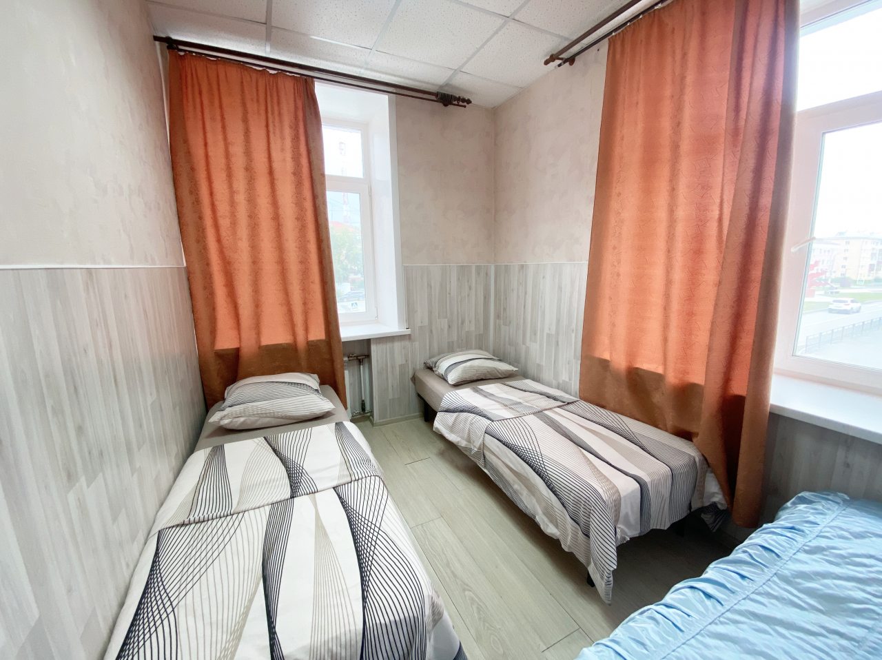 Четырехместный (Две комнаты Комфорт), Апартаменты Жёлтый Нарцисс