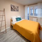 Апартаменты (Стильные и яркие 2комнатные возле Автовокзала Южный, ДРКБ, РКБ, Военного госпиталя, в 10 мин. езды от центра и 20 мин от Аэропорта), Апартаменты 2-х ком Чистофэмили в 10 мин езды от Центра