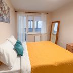 Апартаменты (Стильные и яркие 2комнатные возле Автовокзала Южный, ДРКБ, РКБ, Военного госпиталя, в 10 мин. езды от центра и 20 мин от Аэропорта), Апартаменты 2-х ком Чистофэмили в 10 мин езды от Центра