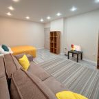 Апартаменты (Стильные и яркие 2комнатные возле Автовокзала Южный, ДРКБ, РКБ, Военного госпиталя, в 10 мин. езды от центра и 20 мин от Аэропорта), Апартаменты 2-х ком Чистофэмили в 10 мин езды от Центра