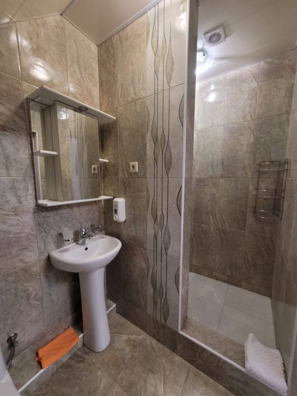 Своя ухоженная территория, Гостевой дом BEST