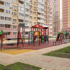 Парковка во дворе и вокруг дома, Апартаменты GoodTimeApartments у парка Галицкого