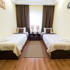 Двухместный, Гостиница Адмирал