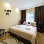 Двухместный, Гостиница Адмирал