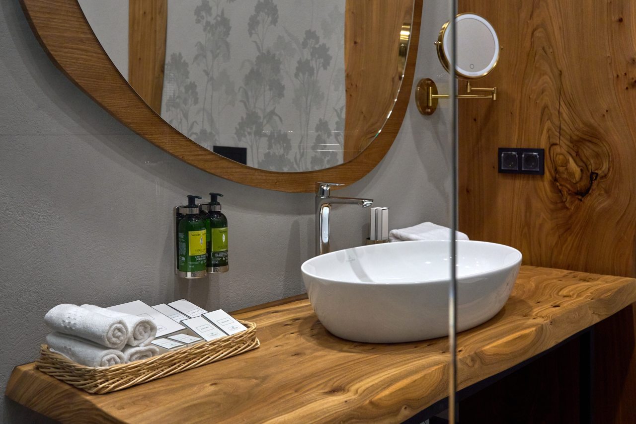 Люкс, Отель Шамбала