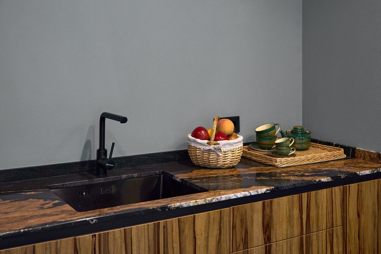 Люкс, Отель Шамбала