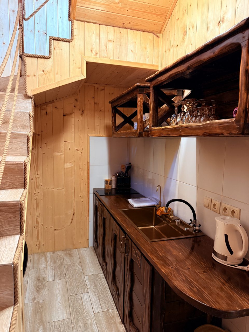 Вилла (Люкс), База отдыха Mustang