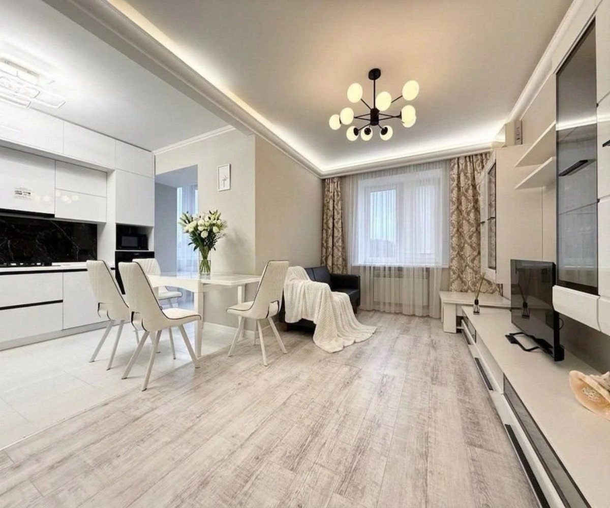 Апартаменты (Возле Дворца Спорта), Апартаменты 3-комнатные в центре