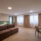 Люкс (LUX), Отель Неман