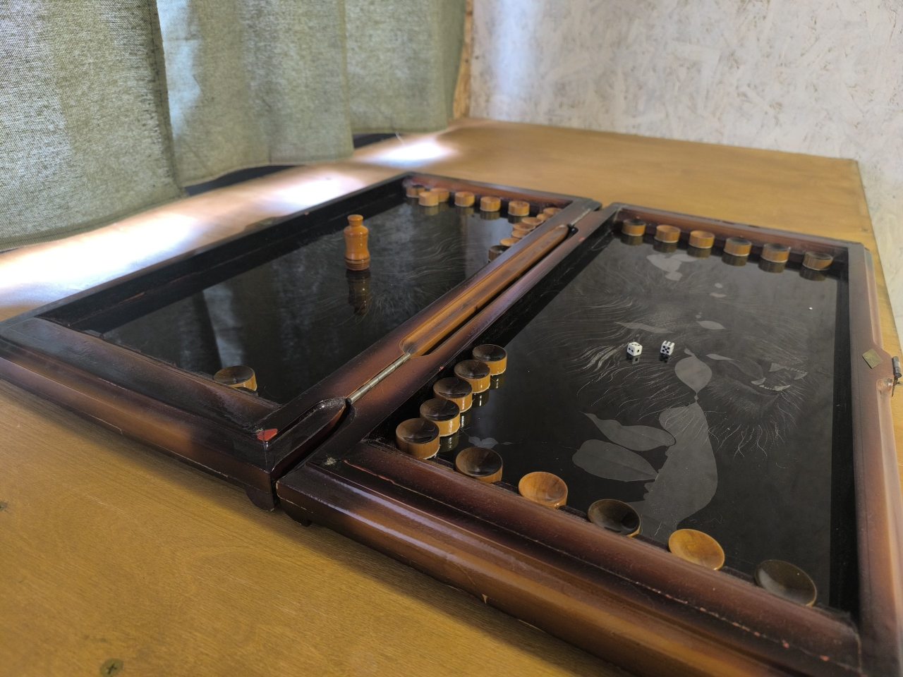 Прокат настольных игр, Ультра отель