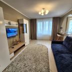 Трёхместный и более, Апартаменты Уютные 2-комнатные у метро Кантемировская