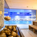 Бассейн, Апарт-отель СТАТУС