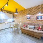 Для Гостей с детьми есть стульчик для кормления.