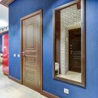 Прихожая зона, дверь в ванную комнату