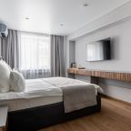 Полулюкс (Семейный люкс с кроватью размера «king-size» и раскладным диваном), Отель Атмосфера