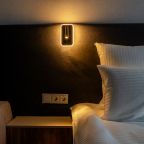 Прикроватные светильники, розетки рядом с кроватью