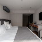 Двухместный (Улучшенный номер с кроватью размера «king-size»), Отель Атмосфера