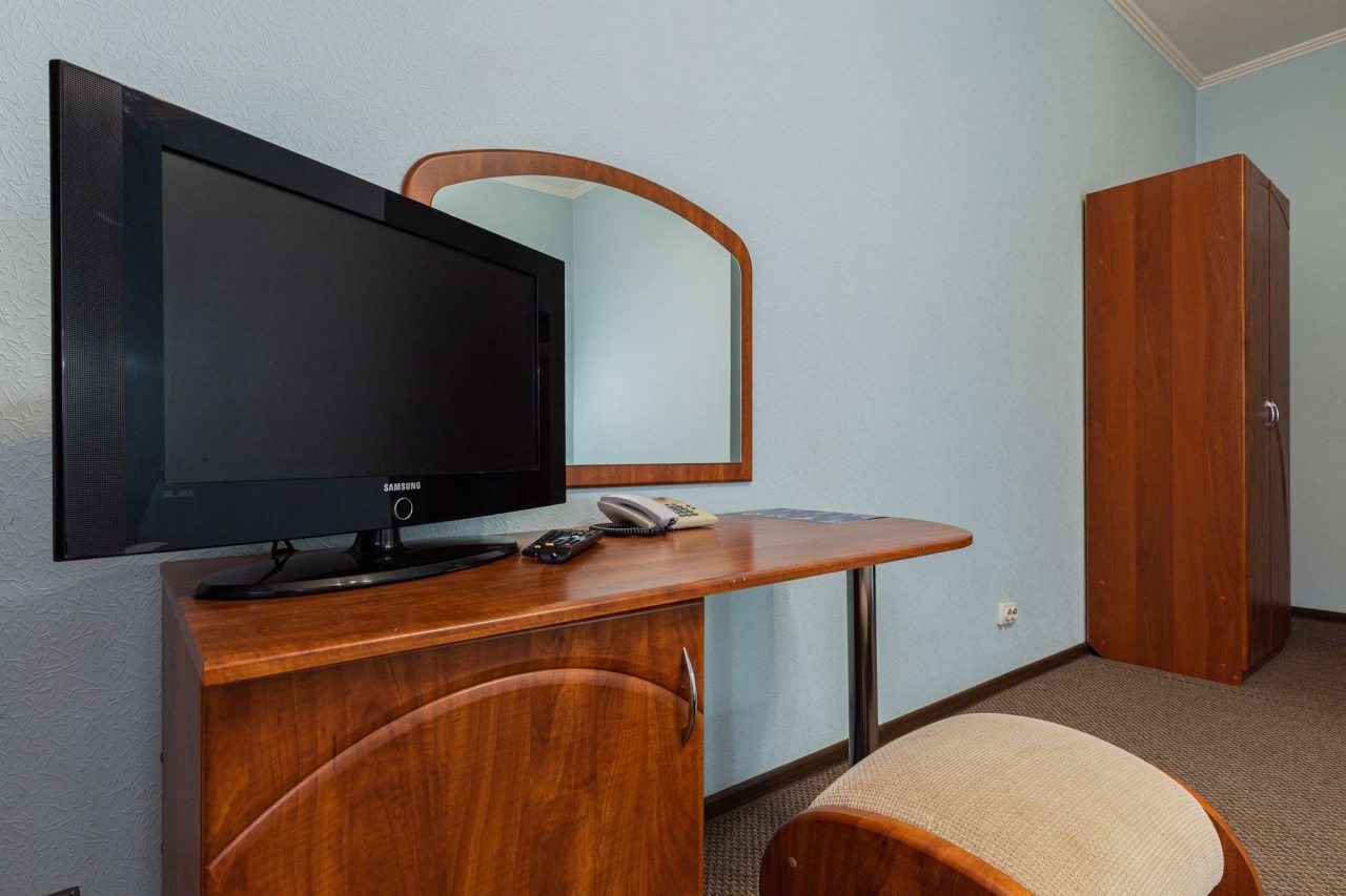 В номере есть теливизор.