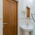 Ванная комната с феном.