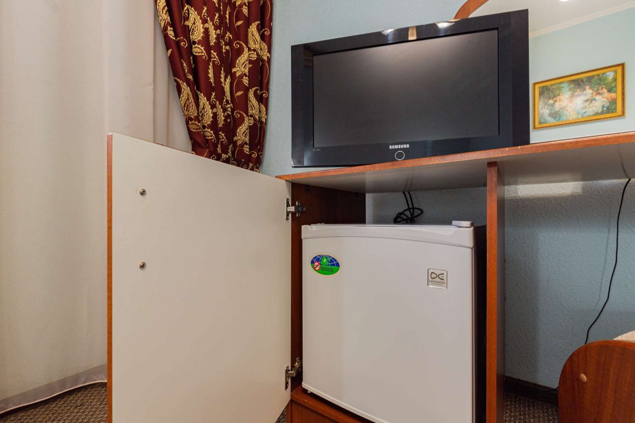 В номере есть мини холодильник.