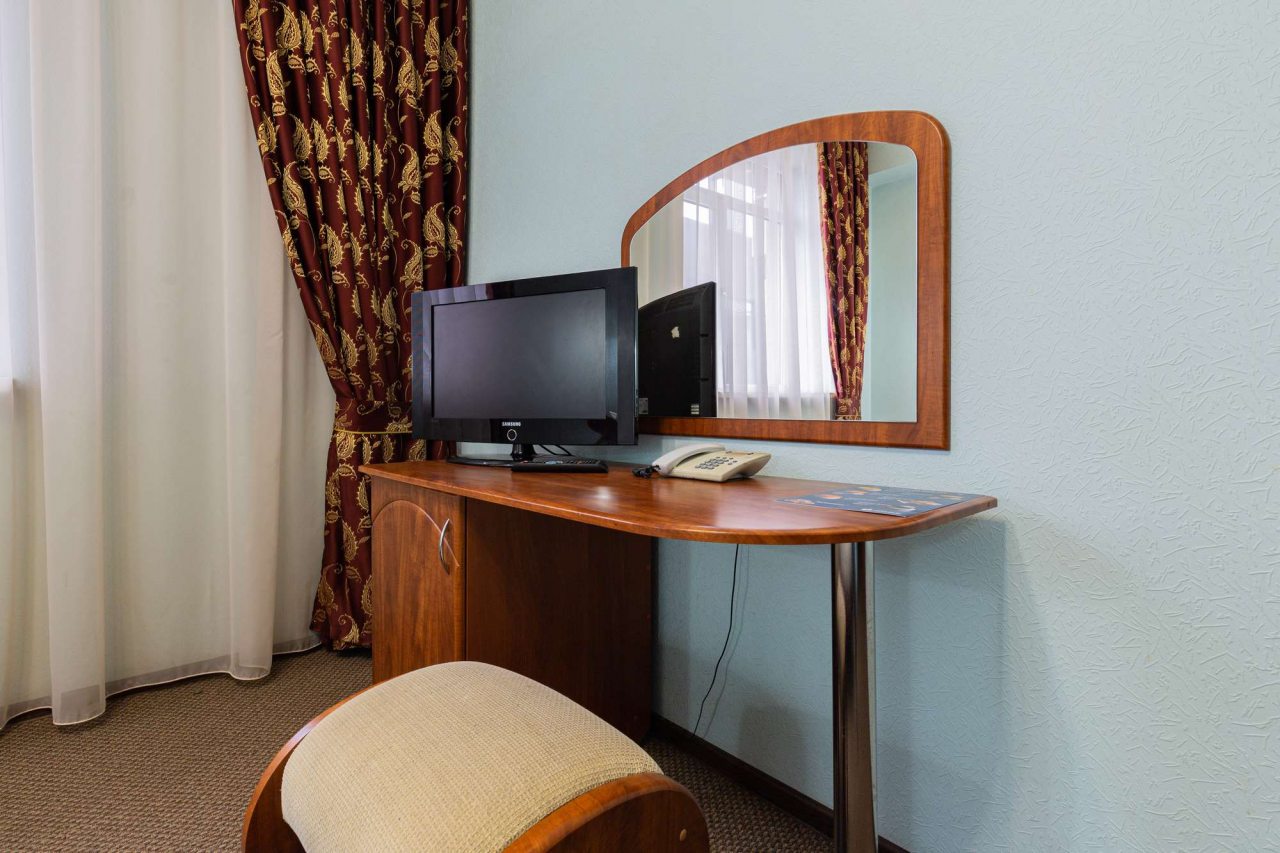 В номере есть пуфик.