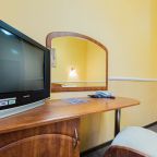 В номере есть зеркало.