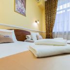 В номере есть окно.