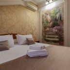 В номере есть двухспальная кровать.