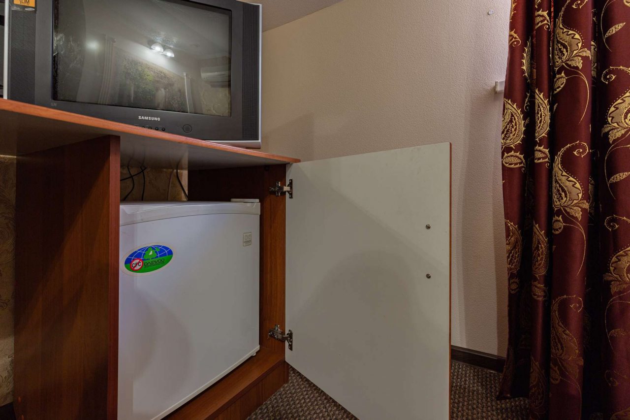 В номере есть мини холодильник.