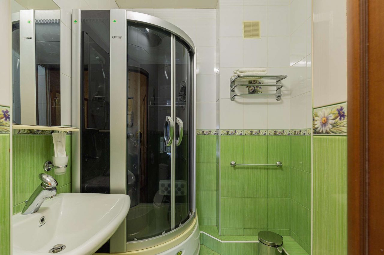 Душевая кабина в номере.