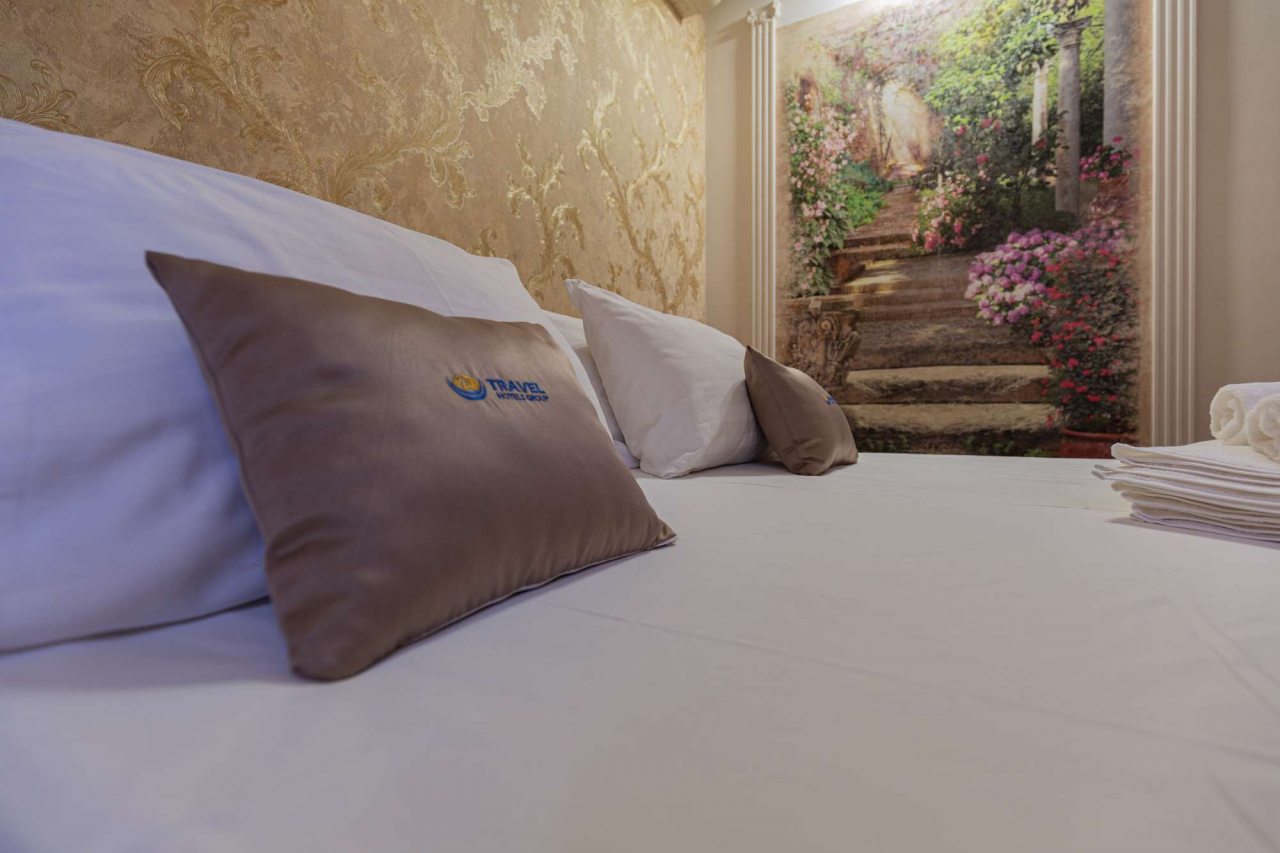 Фирменные подушки.