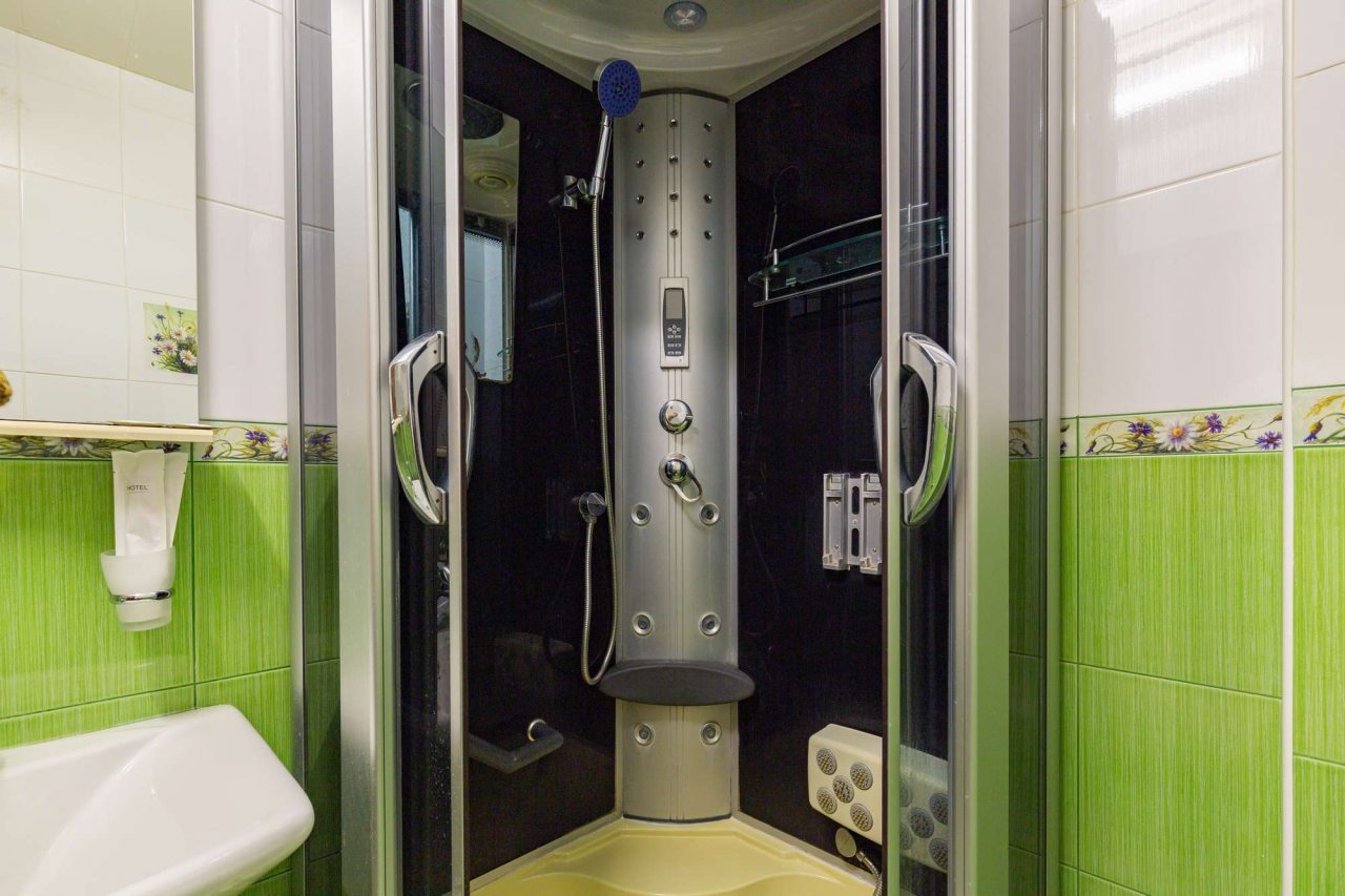 Плитка в ванной комнате.