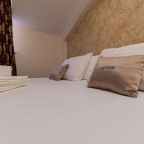 Белые подушки.