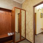 Шкаф с зеркалом.