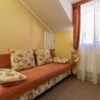 Уютный диван.