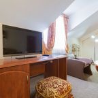 Телевизор в номере.