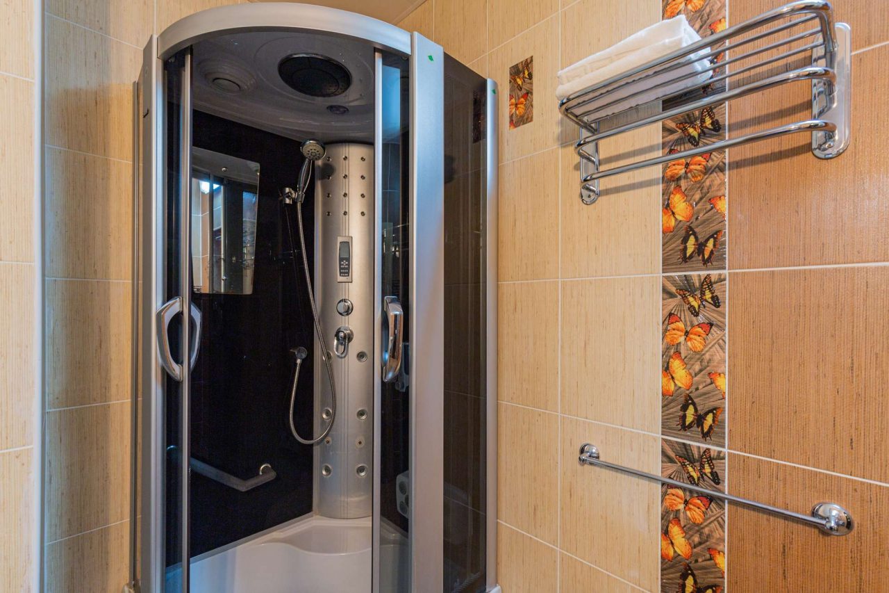 Полотенца в ванной.