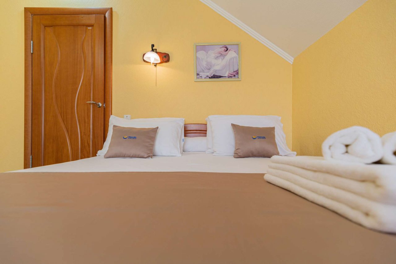 Картина на стене.