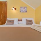 Картина на стене.